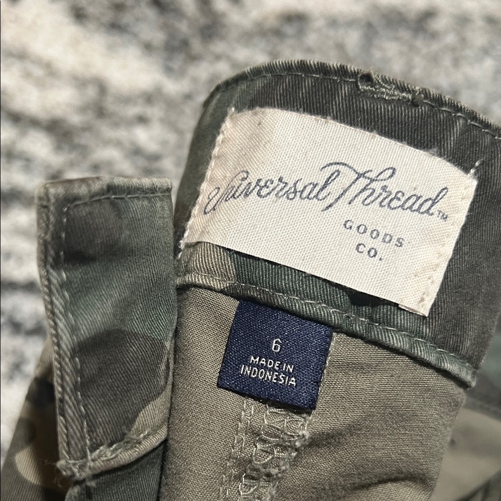 Universal Thread Women's Camo Cargo Pants in Green & Tan - Picture 2 of 4